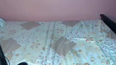 Snapshot of queenchloe1 chatting on 4, 5, 2026 queenchloe1 online show from 4, 5, 2026