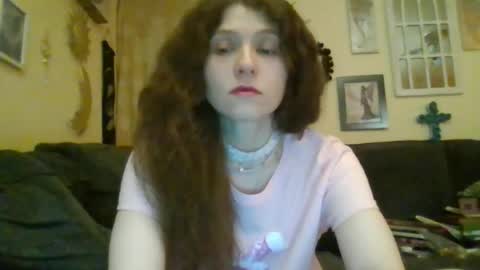 queencrimsonlvx online show from 28, 5, 2026