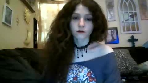 queencrimsonlvx online show from 1, 6, 2026