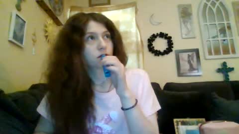 Snapshot of queencrimsonlvx chatting on 3, 7, 2026 queencrimsonlvx online show from 3, 7, 2026