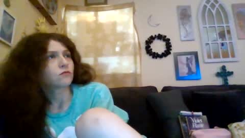 Snapshot of queencrimsonlvx chatting on 17, 7, 2026 queencrimsonlvx online show from 17, 7, 2026