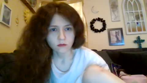 Snapshot of queencrimsonlvx chatting on 20, 7, 2026 queencrimsonlvx online show from 20, 7, 2026