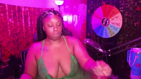 Snapshot of queencroze chatting on 28, 5, 2026 Queen Cherise Roze online show from 28, 5, 2026