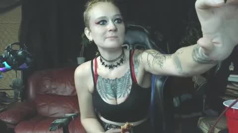 Snapshot of queenfrostbitten chatting on 15, 9, 2025 Queen Frostbitten online show from 15, 9, 2025
