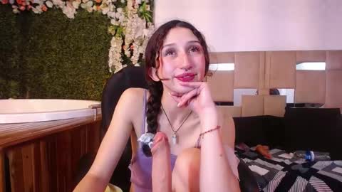 Snapshot of queenjenn__ chatting on 12, 12, 2024 QUEENJEENN online show from 12, 12, 2024