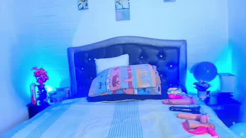 Snapshot of queenmature chatting on 18, 4, 2026 VickyBoobss online show from 18, 4, 2026