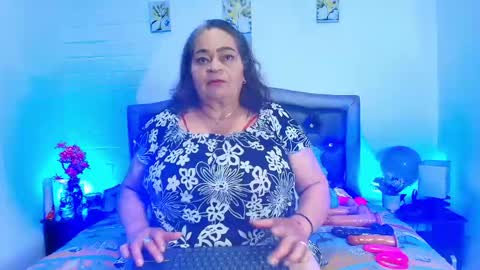 Snapshot of queenmature chatting on 19, 4, 2026 VickyBoobss online show from 19, 4, 2026