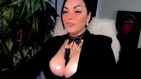 Snapshot of queenofurkink chatting on 15, 7, 2026 I am online every day from 1800 - 0100 online show from 15, 7, 2026