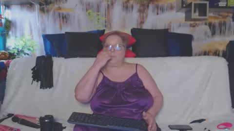 Snapshot of queenpammy chatting on 11, 4, 2026 QueenPammy online show from 11, 4, 2026