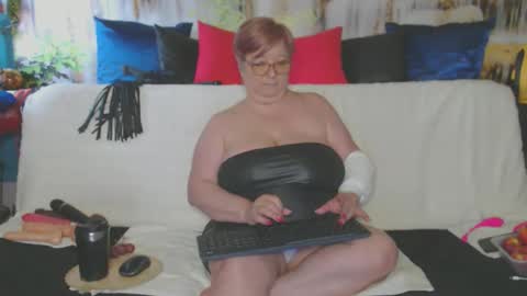 Snapshot of queenpammy chatting on 16, 5, 2026 QueenPammy online show from 16, 5, 2026
