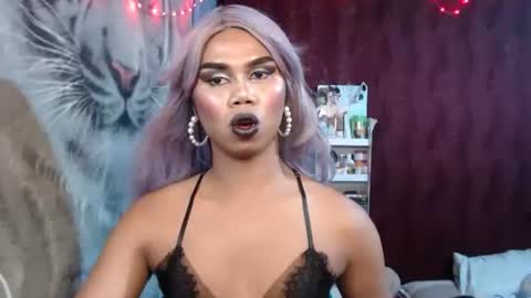 queenpinayebony_xx online show from 6, 4, 2026