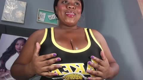 Snapshot of queenrachelbrown chatting on 24, 4, 2026 queenrachelbrown online show from 24, 4, 2026