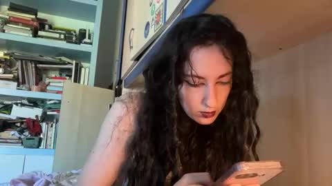 queenselket online show from 24, 4, 2026