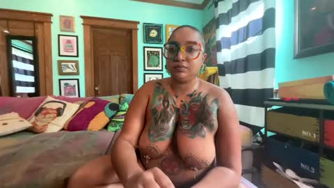 Queen Hilarity online show from 28, 3, 2026