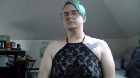 Snapshot of queerlyjaz chatting on 11, 9, 2025 queerlyjaz online show from 11, 9, 2025