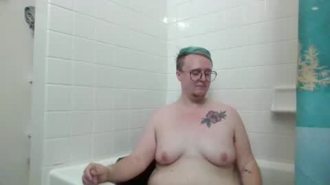 Snapshot of queerlyjaz chatting on 14, 9, 2025 queerlyjaz online show from 14, 9, 2025