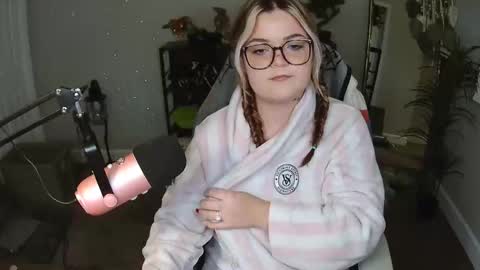 Snapshot of quervoqueen1 chatting on 27, 5, 2026 Bri online show from 27, 5, 2026