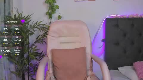 Snapshot of quiinn__bx chatting on 7, 5, 2026 online show from 7, 5, 2026