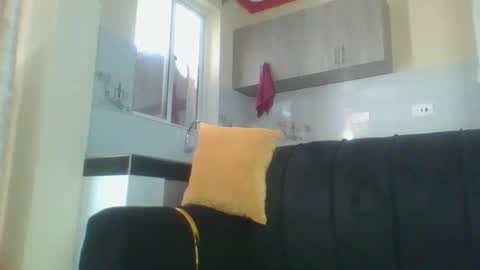 Snapshot of quinn_ce_ chatting on 13, 11, 2025 quinn_ce_ online show from 13, 11, 2025