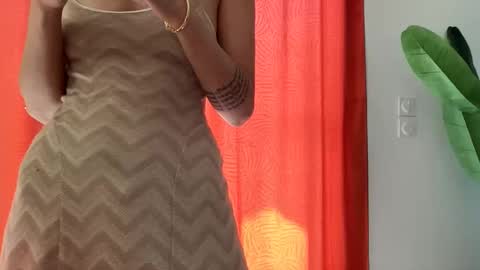 Snapshot of quinnyelena chatting on 7, 5, 2026 Quinnyelena online show from 7, 5, 2026