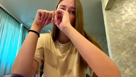 Elena online show from 30, 6, 2026