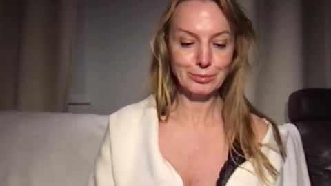 Snapshot of rachelldelicious chatting on 2, 1, 2025 Rachel online show from 2, 1, 2025