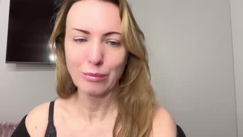 Snapshot of rachelldelicious chatting on 15, 2, 2025 Rachel online show from 15, 2, 2025