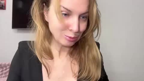 Snapshot of rachelldelicious chatting on 19, 2, 2025 Rachel online show from 19, 2, 2025
