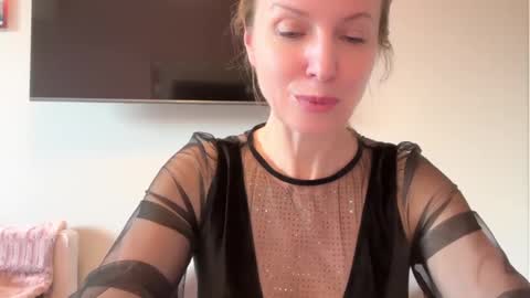 Snapshot of rachelldelicious chatting on 5, 3, 2025 Rachel online show from 5, 3, 2025