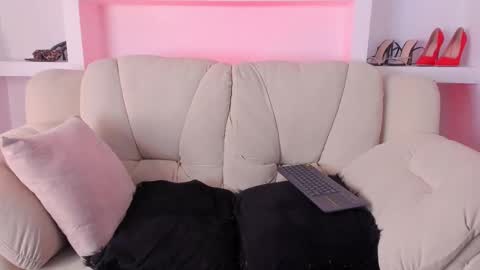 Radiant Naomi online show from 12, 11, 2025