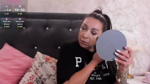 Snapshot of raelledarkstar chatting on 21, 5, 2026 raelledarkstar online show from 21, 5, 2026