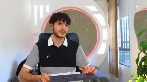 Snapshot of rafael_mendez chatting on 9, 9, 2025 R A F A E L online show from 9, 9, 2025