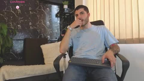 Snapshot of rafael_mendez chatting on 1, 7, 2026 R A F A E L online show from 1, 7, 2026