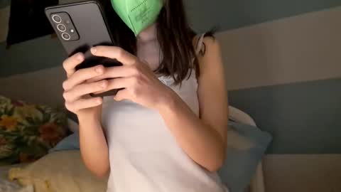 Snapshot of ragazabella chatting on 8, 11, 2025 Bella online show from 8, 11, 2025