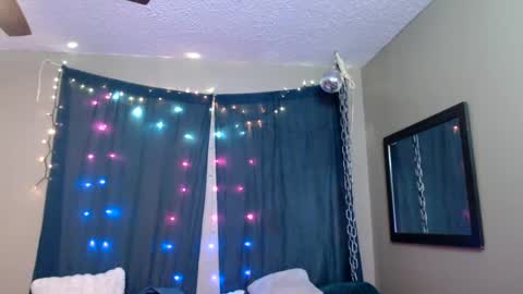    RAMONA Q   online show from 15, 1, 2025