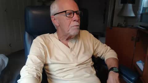 Snapshot of ranger1001 chatting on 15, 10, 2025 ranger1001 online show from 15, 10, 2025