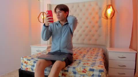 raphael_nyon1 online show from 21, 4, 2026