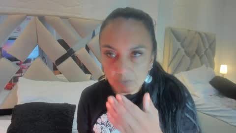 Raquel Moore  online show from 10, 2, 2025
