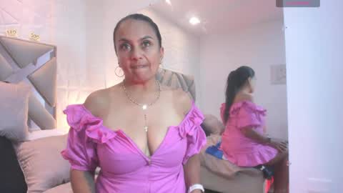 Raquel Moore  online show from 26, 9, 2025