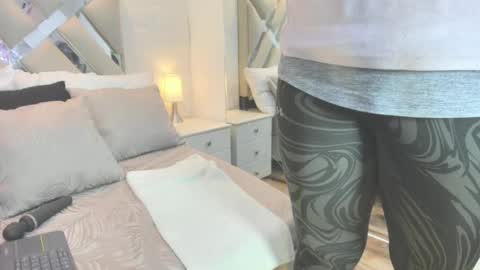 Raquel Moore  online show from 4, 2, 2026