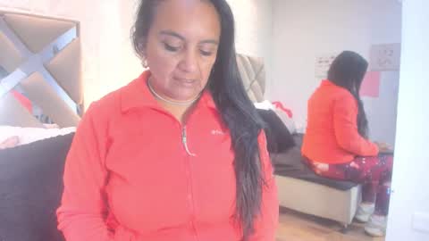 Raquel Moore  online show from 24, 3, 2026