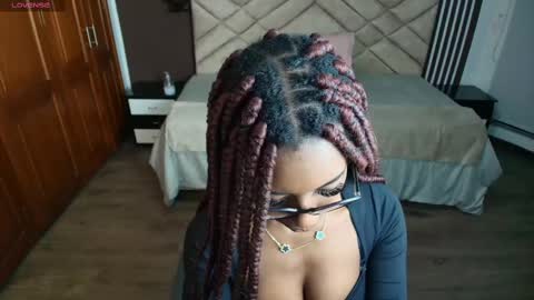 Raquel online show from 7, 3, 2025