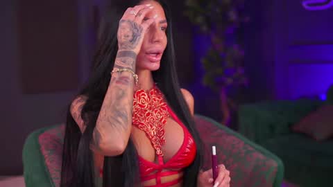 Raquelle online show from 23, 12, 2024