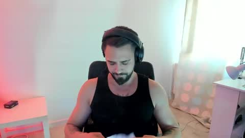 Snapshot of raulmaxel chatting on 5, 5, 2026 RaulMaxel online show from 5, 5, 2026