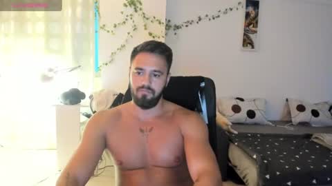 Snapshot of raulmaxel chatting on 4, 7, 2026 RaulMaxel online show from 4, 7, 2026
