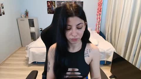 Snapshot of raven_haired_goddess chatting on 23, 5, 2026 raven_haired_goddess online show from 23, 5, 2026