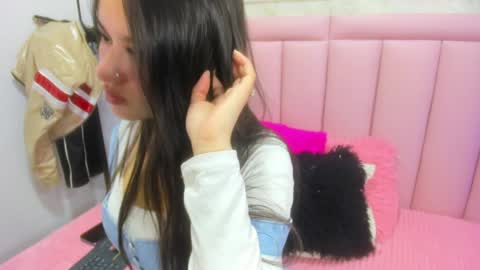 Snapshot of raven_loove chatting on 8, 5, 2026 raven_loove online show from 8, 5, 2026