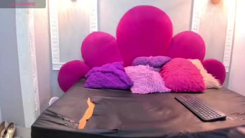 Snapshot of raven_loove chatting on 13, 5, 2026 raven_loove online show from 13, 5, 2026
