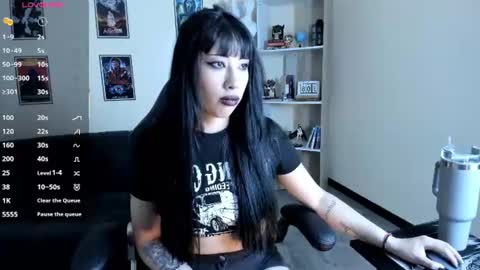 Snapshot of ravenelle_ chatting on 9, 7, 2026 ravenelle_ online show from 9, 7, 2026