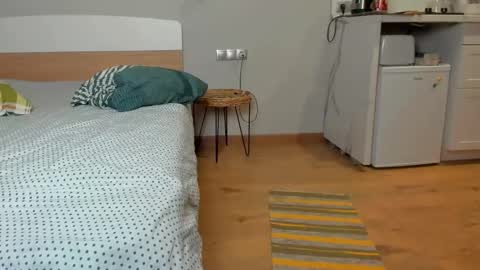 Raveneusbiter online show from 11, 2, 2026